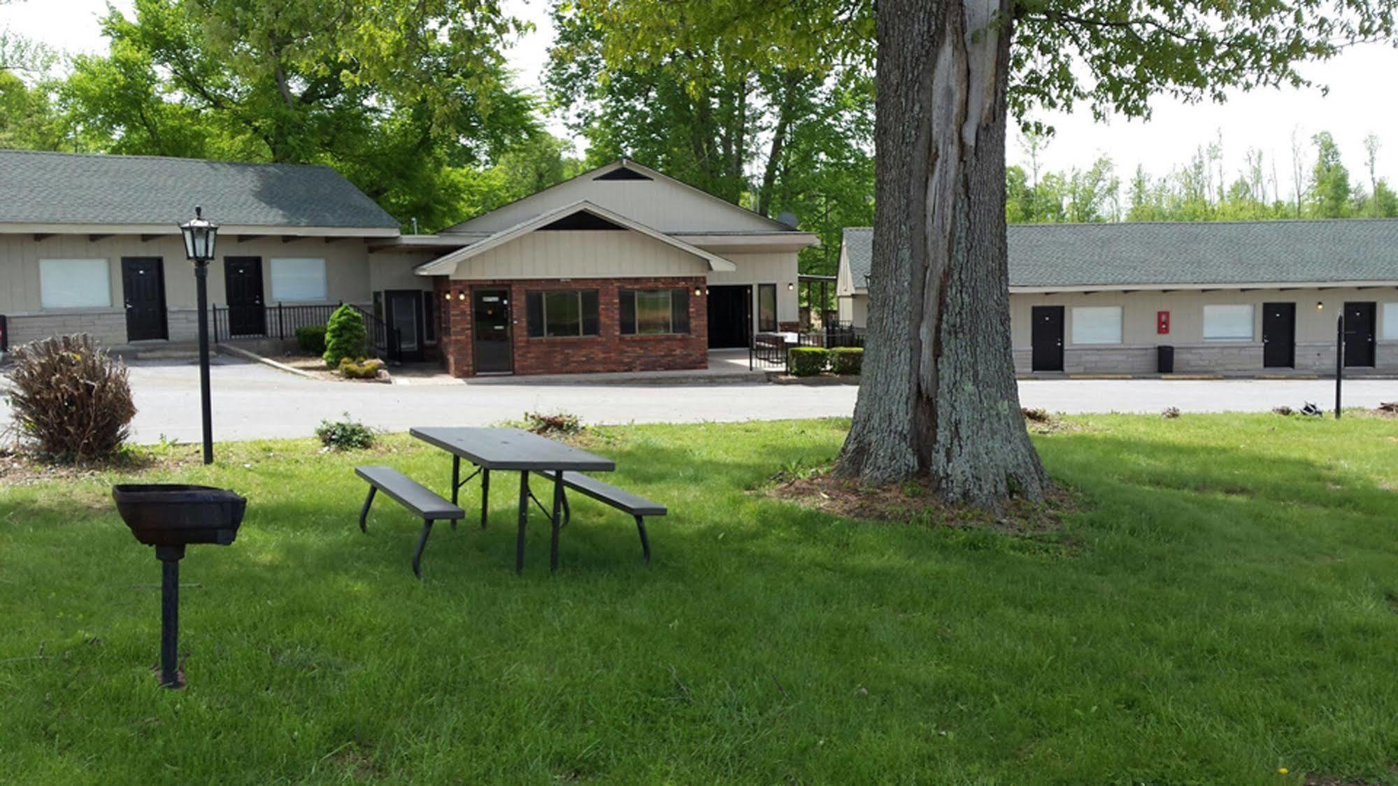 Kentucky Lake Inn Gilbertsville Exterior photo